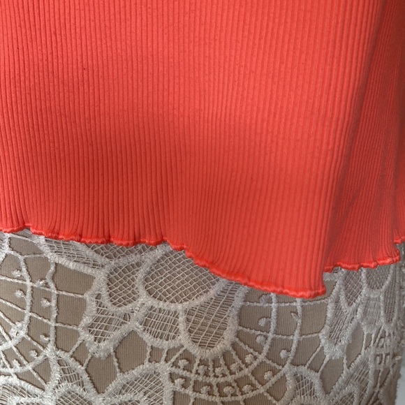 GapFit Cropped Spaghetti Strapped Tank Size XL - Picture 3 of 9